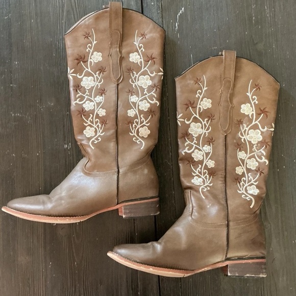 Shoes - Women's Brown Cowboy Boots With Floral Design Unknown Size